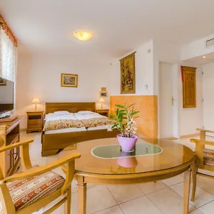 Bed & Breakfast Kata Panzio, Szeged